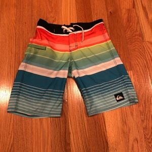 Boys Quiksilver size 26 (11/12) swim trunks